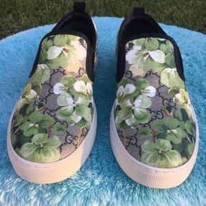 Gucci “Bloom” green flower print slip-on sneakers